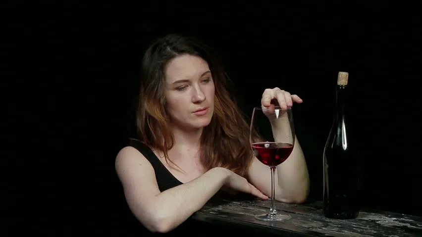 Cercetătorii au descoperit ora exactă a vinului! Când ar trebui să savurăm un pahar de vin roşu