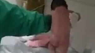 A făcut primii pași la doar câteva momente după ce s-a născut! Medicii au rămas ȘOCAȚI