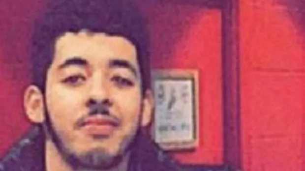 Fotografii noi cu autorul atentatului din Manchester cu câteva minute înainte de atac