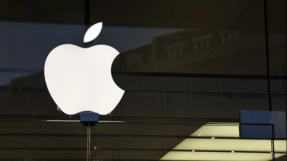 Cel mai mare fan Apple? Rochia care a întors toate privirile luni, pe o stradă din Moldova