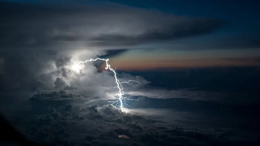 Lumea văzută prin ochii unui pilot! Fotografiile senzaţionale care fac înconjurul lumii