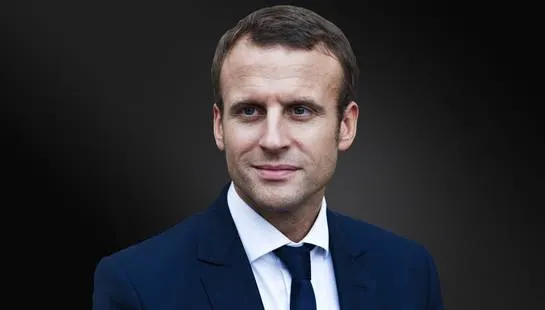 Brigitte Macron, apariţie spectaculoasă la învestirea soţului în funcţia de preşedinte al Franţei
