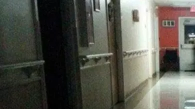 Medicii nu-și pot explica. O siluetă bizară a apărut noaptea pe o targă. Incredibil cum arată