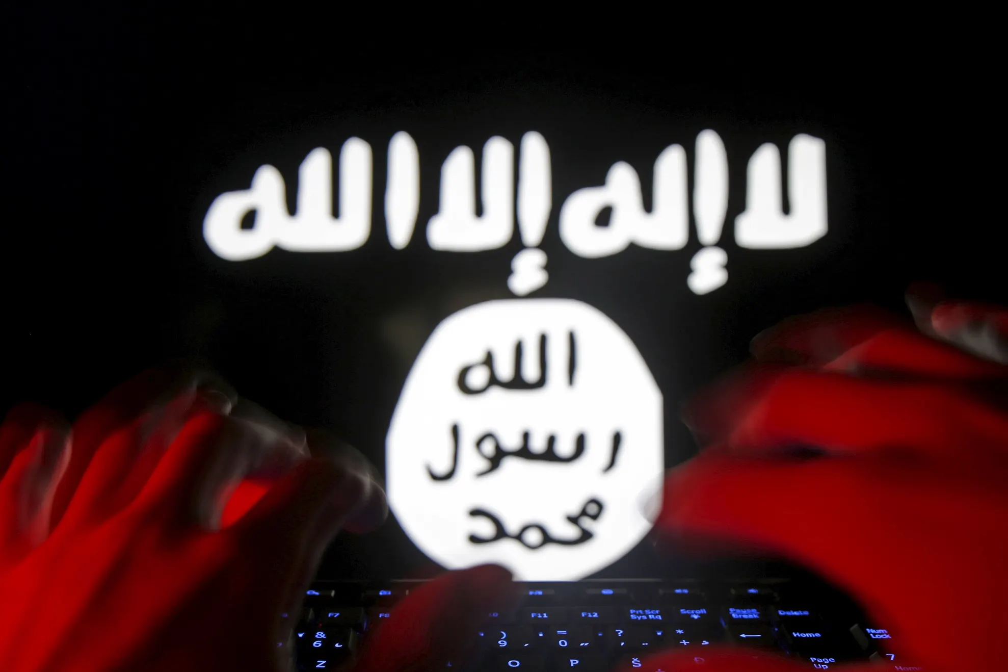 Jihadiştii ISIS au fost loviţi de hackeri.Conţinut pornografic gay a fost distribuit pe paginile lor