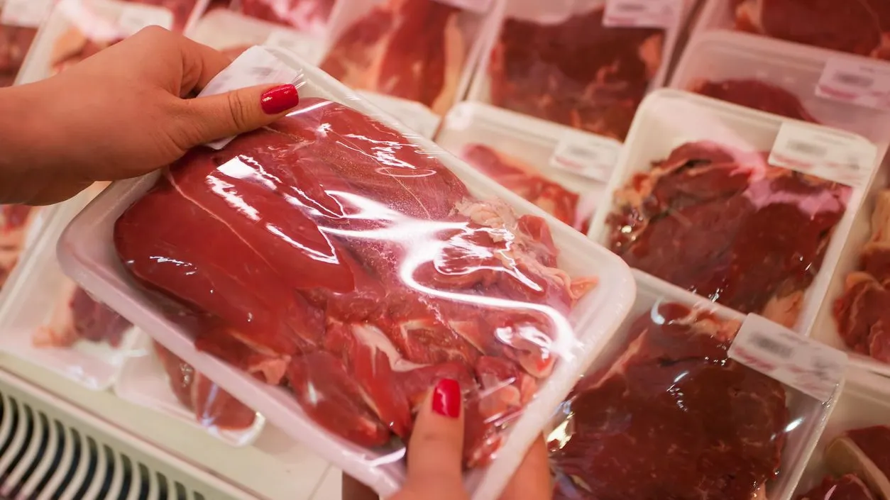 Ce este lichidul roşiatic din pungile de carne. Mare atenţie! NU este sânge