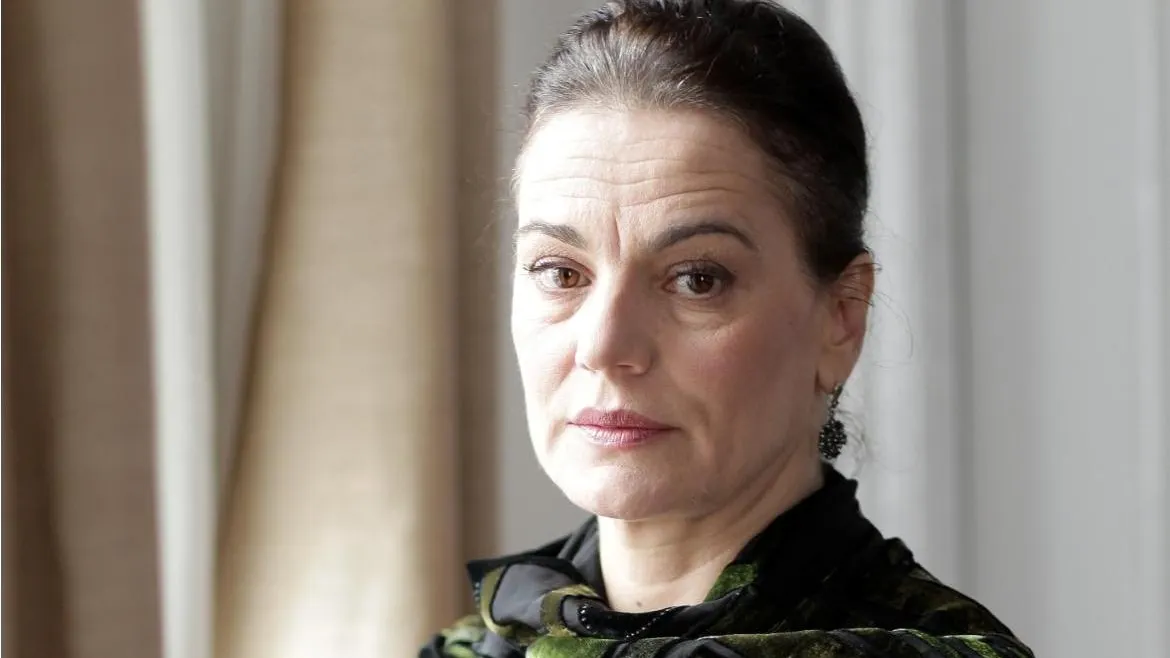 Maia Morgenstern: Dacă ne tot ascundem vârsta prin operaţii estetice, în curând nu vom mai avea babe