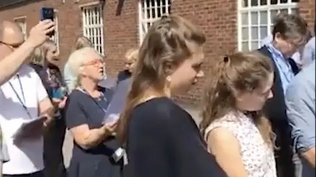 Tot internetul îi aplaudă. Ce au făcut studenții din Manchester pentru victimele atacului