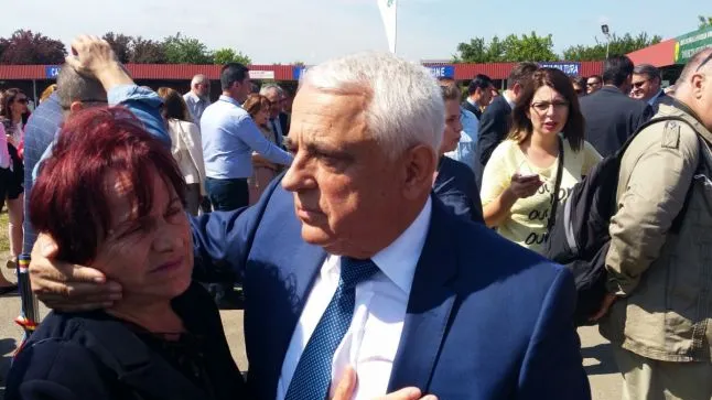 Petre Daea s-a revăzut cu foştii colegi de facultate: "A fost o întâlnire plăcută, dar umedă"