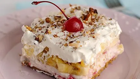 Prăjitură cu banane, fără coacere: se prepară imediat şi e absolut delicioasă!