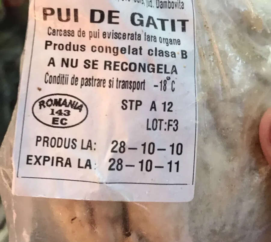 Pui expirat din 2011, vândut într-un magazin din România