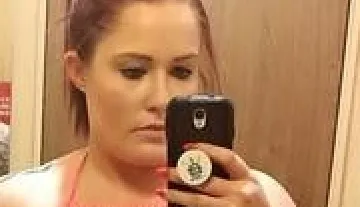 A făcut un selfie în cabina de probă, a pus poza pe Facebook.ŞOC!Ce se vede în oglindă: E DENATURATĂ