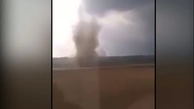 TORNADĂ filmată la granița Ungariei cu România! Anunțul făcut de meteorologi