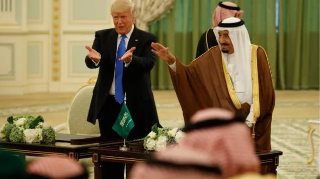 Atac al Bisericii Catolice la Trump: Dacă vinde arme nu poate spune că luptă împotriva terorismului