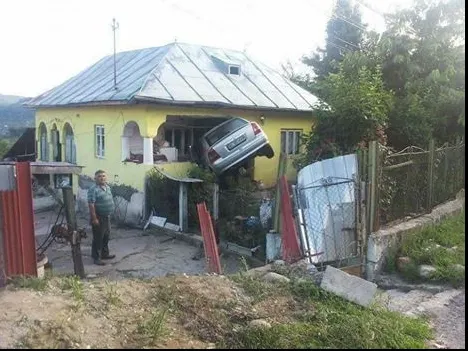 Fotografia de la un accident care şochează România! Poliţistul Godină a făcut-o publică!