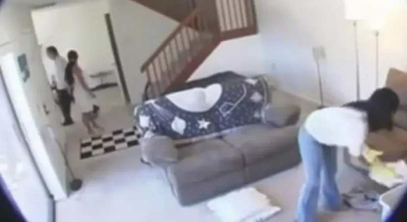 A montat o cameră video ca să-şi spioneze soţia. A rămas şocat. Nu-l înşela cu un bărbat, ci cu...