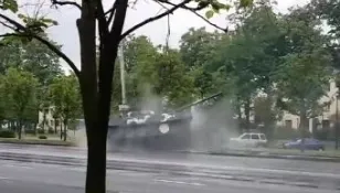 A ieșit cu tancul pe stradă într-un mare oraș european! Ce a urmat este demn de filmele de ACȚIUNE
