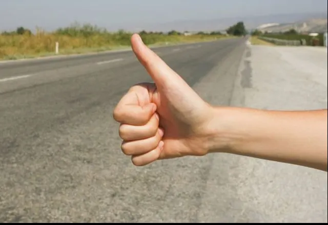 S-a trezit desfiguart la spital, după ce a luat un autostopist în mașină