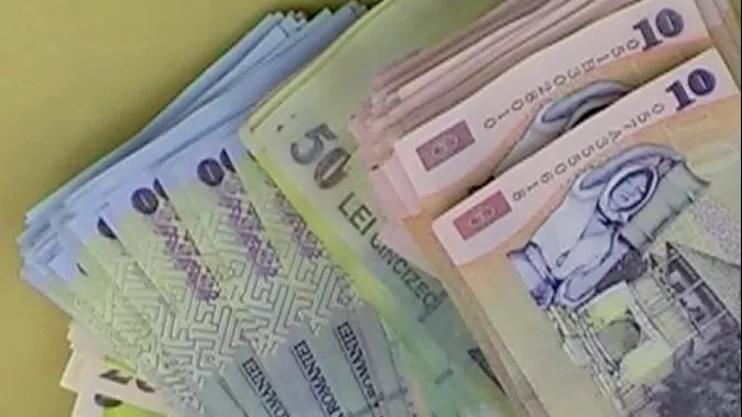 Doi copii din Câmpina au găsit în spatele blocului 3200 de lei. Ce a urmat