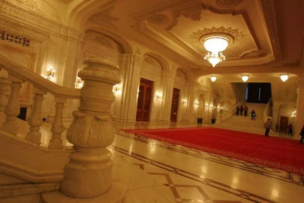 Casa Poporului - secrete ascunse sub cea mai mare clădire din Europa