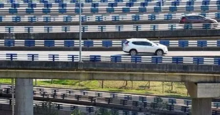 Cum arată cea mai ÎNCÂLCITĂ intersecţie din lume. E un adevărat coşmar!