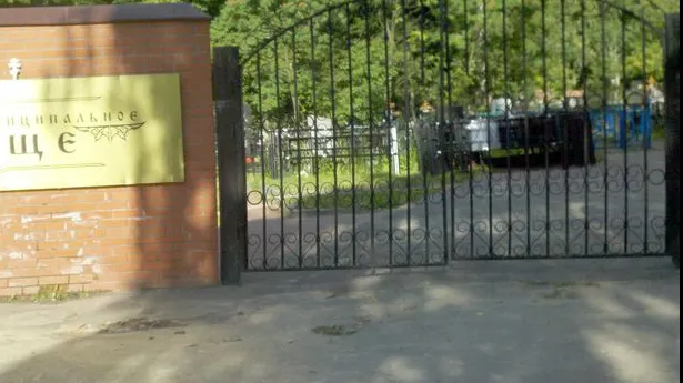 Ca-n filme. A fost îngropat de viu, dar și-a sunat fratele din mormânt. Ce a urmat e șocant