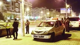 A mușcat un polițist în urmă cu un an și acum suferă! Ce pedeapsă GREA a primit agresorul