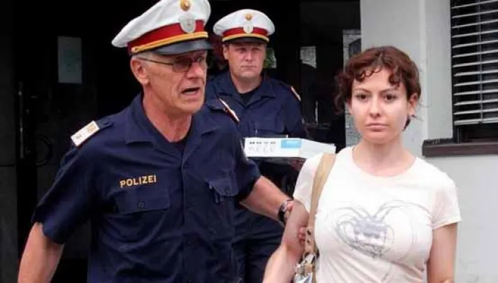 Această criminală e atât de periculoasă, încât a fost închisă într-un penitenciar DOAR cu bărbaţi