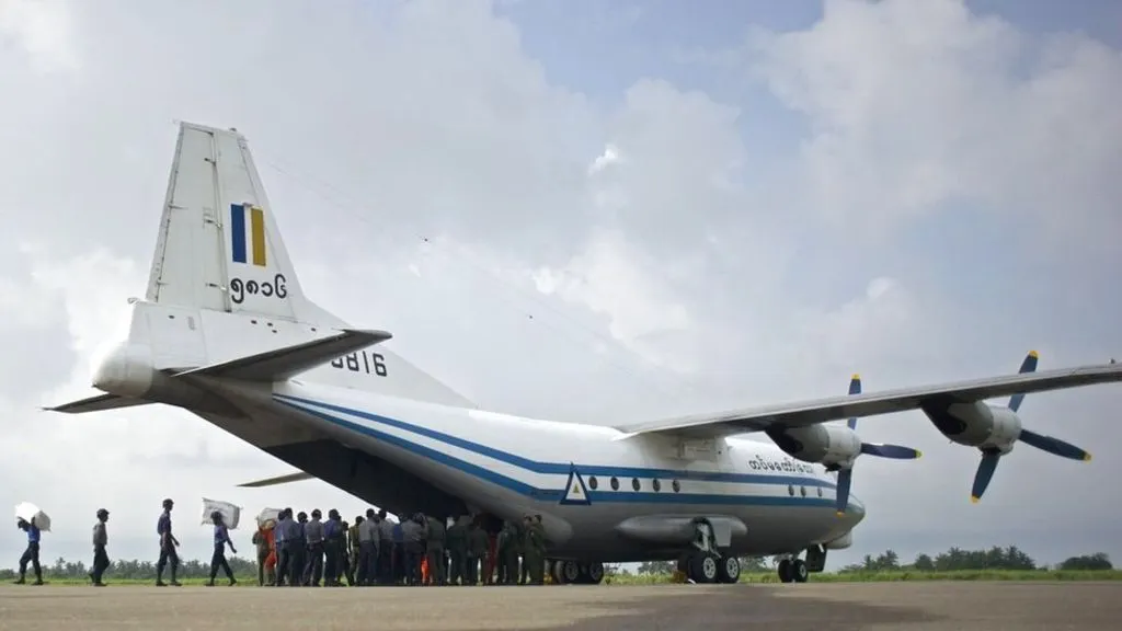 Tragedie aviatică. Avionul prăbuşit în mare cu 120 de persoane, majoritatea femei şi copii, găsit