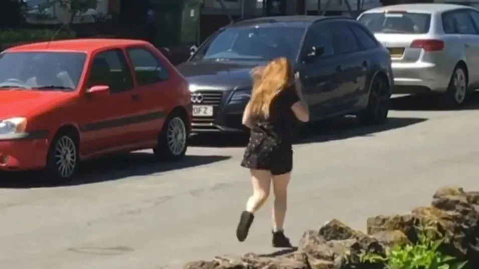 A aflat că iubitul ei o înşală şi s-a dus la el. Ce a urmat i-a şocat pe trecători 