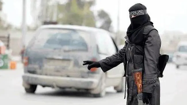 „Fălci de crocodil”, una dintre luptătoarele de temut ale ISIS, a rămas fără arma ei feroce: dinții