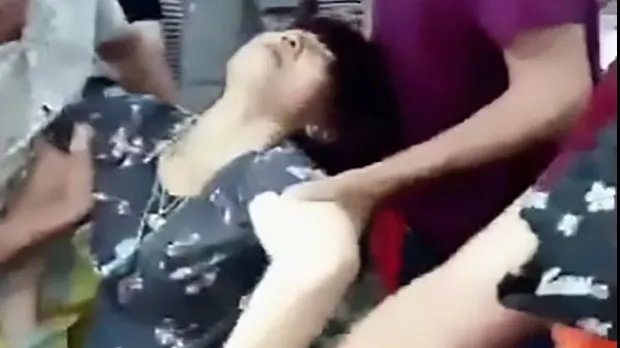 A mers într-un magazin de bijuterii. Vânzătorul i-a șoptit un singur cuvânt. A leșinat pe loc
