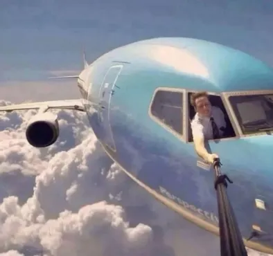 Cel mai bun "nebun" pilot. SELFIE la 10.000 metri altitudine. Adevărul din spatele pozei, INCREDIBIL