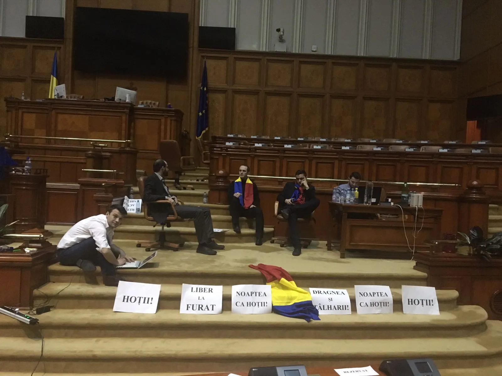 Deputaţii, alţi bani, altă distracţie. Pentru ce vor cheltui 700 000 RON