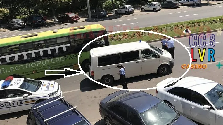 Poliția Rutieră a tras pe dreapta o altă mașină a poliției. Șoferul, lăsat FĂRĂ PERMIS