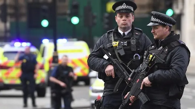 Atac Londra: Poliţiştii au tras un număr FĂRĂ PRECEDENT de gloanțe pentru a-i opri pe atacatori
