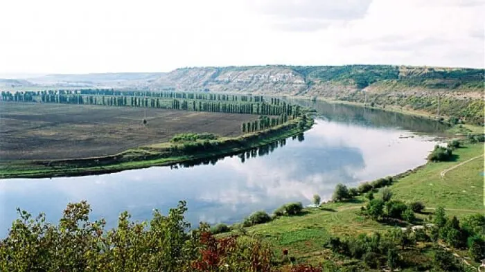 Focuri de armă la frontiera Republicii Moldova. Autoritățile au somat contrabandiștii de țigări