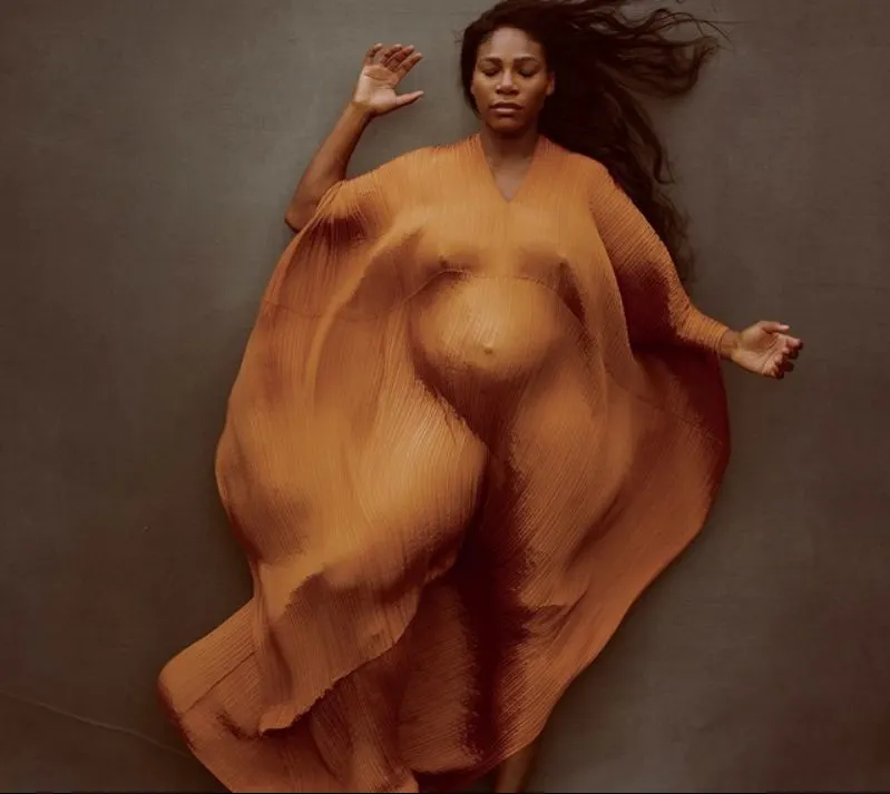 Serena Williams, pictorial incendiar în a șasea lună de sarcină VIDEO