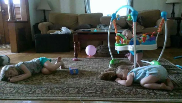 "Discuţiile" dintre acest tată şi fiicele sale AU ŞOCAT pe toată lumea! Ce vorbe sunt astea?