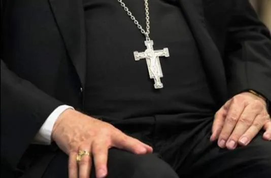 Scandalul „sexgate în sutană": Episcopul de Huși apare într-un filmuleț pornografic de 15 minute 