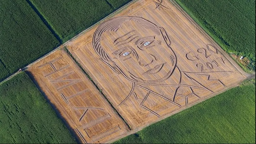 Apariţie BIZARĂ pe un câmp cultivat din Italia: portretul lui Putin