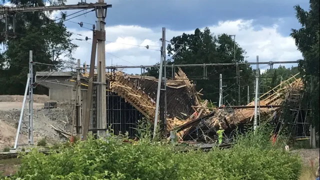 Tragedie: peste 10 răniţi, după ce un pod aflat în construcţie s-a prăbuşit, în Suedia