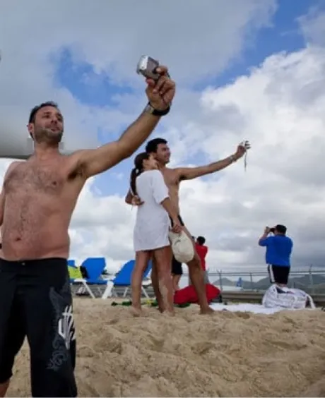 Fenomen bizar la mare. Ce au văzut oamenii pe cer. Au scos toţi telefoanele şi au făcut repede poze