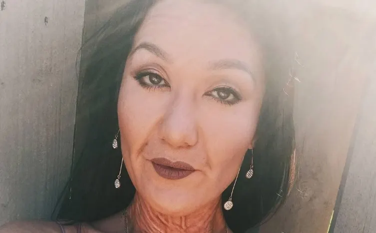 A spus că vrea să pozeze ca model, dar au refuzat-o.Apoi au privit în buletinul ei, ŞOC!Câţi ani are