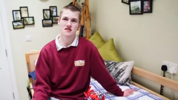 A sfidat orice teorie! El este adolescentul care dacă adoarme, moare
