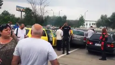 Accident cumplit pe A2, la o benzinărie. O familie a fost spulberată de o maşină - VIDEO