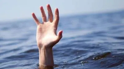 Adolescentul dispărut în valuri a fost descoperit mort, de scafandri. Bunicul său a fost salvat