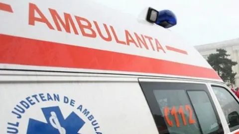 Un șofer de TIR a fost găsit mort în curtea unui supermarket
