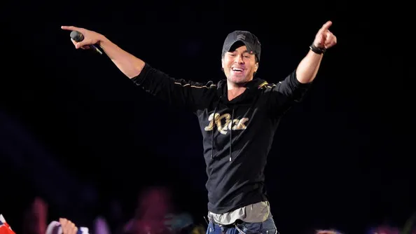 Are de miliarde de fani, dar nu și cei 7 ani de acasă!30.000 oameni l-au huiduit pe Enrique Iglesias
