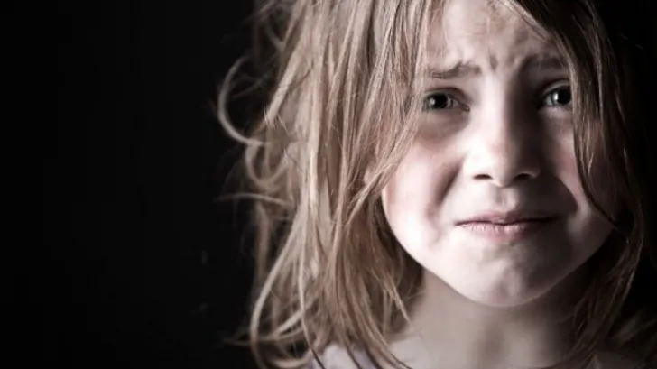 "Mami, de ce este un bărbat în patul meu?" Ce a pățit această fetiță este de-a dreptul șocant