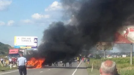 Accident șocant în Cluj! Un microbuz a luat FOC